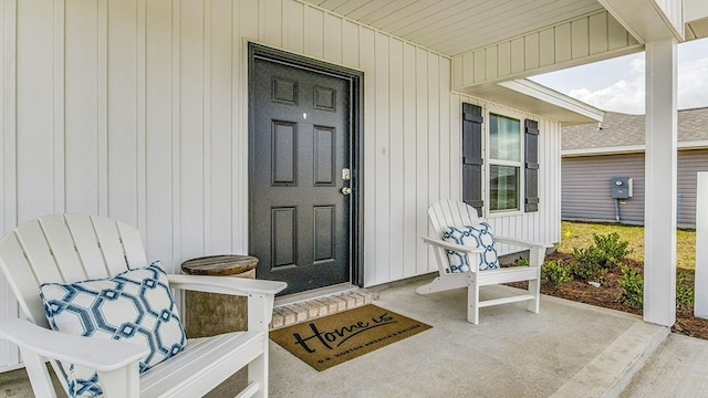 entrance to property featuring a porch