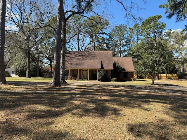 view of front of house with a front lawn