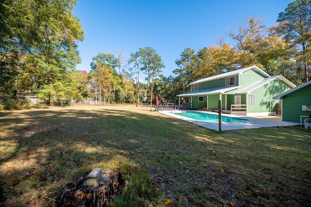 view of yard featuring a patio