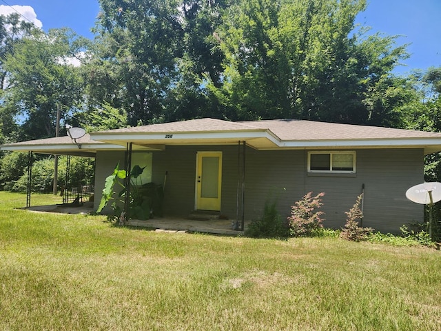 358/356 Hull St, Colquitt, GA 39837 - view of front of home with a front lawn and an attached carport