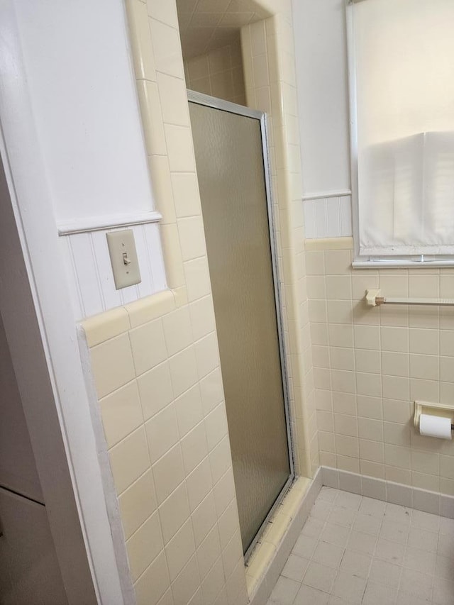 358/356 Hull St, Colquitt, GA 39837 - bathroom with a shower stall and tile walls