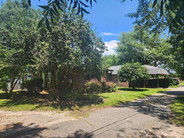 358/356 Hull St, Colquitt, GA 39837 - view of front facade featuring brick siding and a front yard