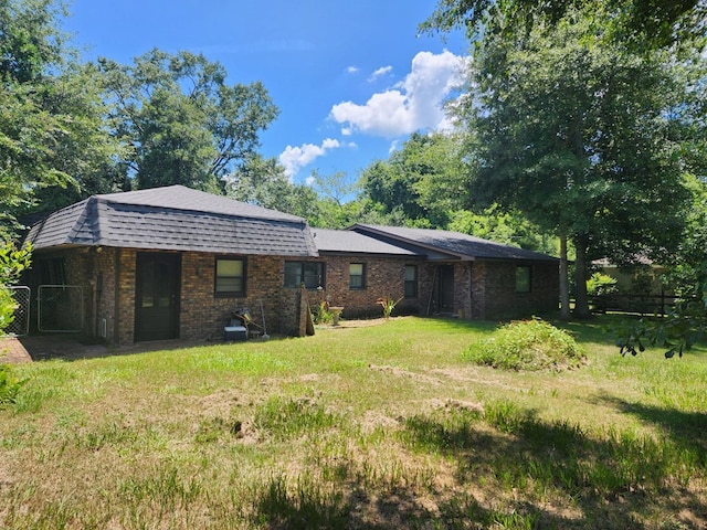 358/356 Hull St, Colquitt, GA 39837 - back of house featuring roof with shingles, a lawn, and brick siding