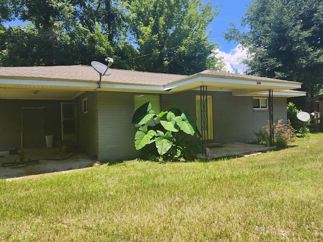 358/356 Hull St, Colquitt, GA 39837 - view of property exterior featuring a lawn and an attached carport
