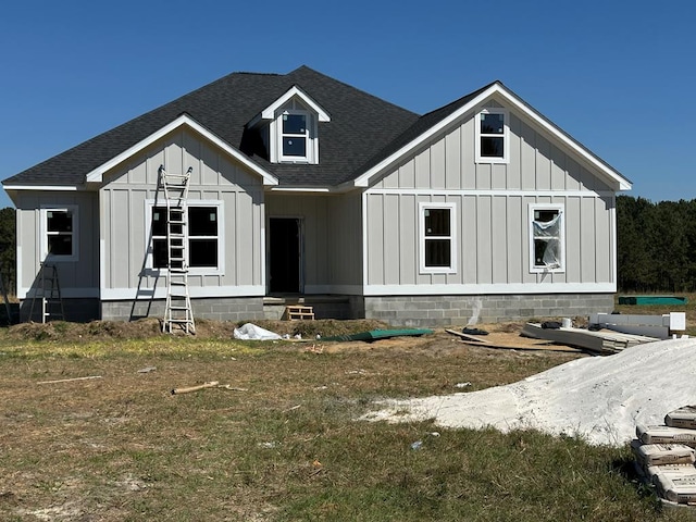 214 Woodridge Ln, Cairo, GA 39827 - modern farmhouse with roof with shingles and board and batten siding
