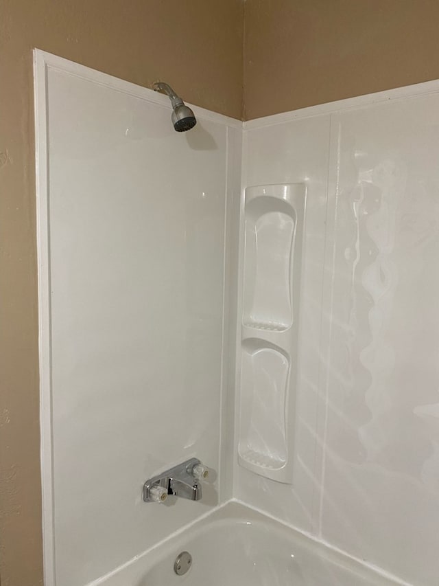 709 E College St, Bainbridge, GA 39817 - full bath featuring shower / tub combination