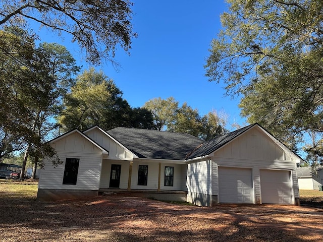 view of front facade with a garage