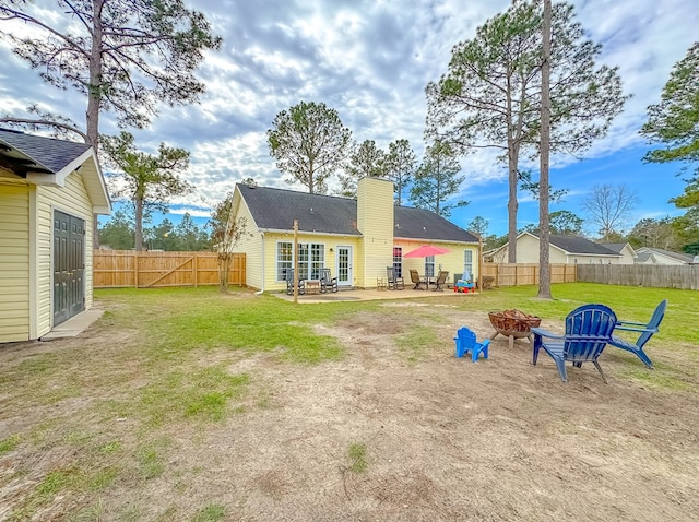 back of house featuring an outdoor fire pit