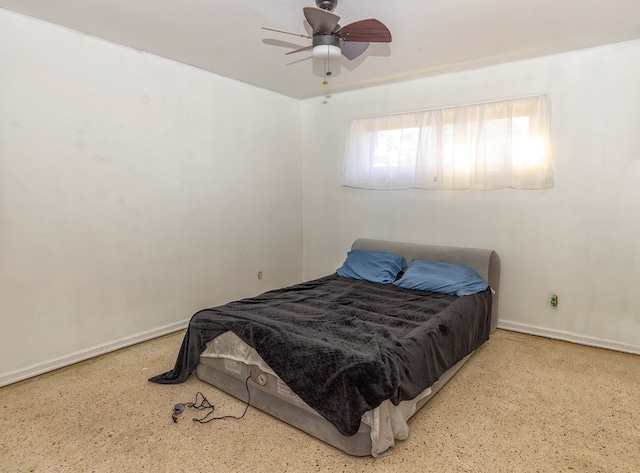 bedroom with ceiling fan