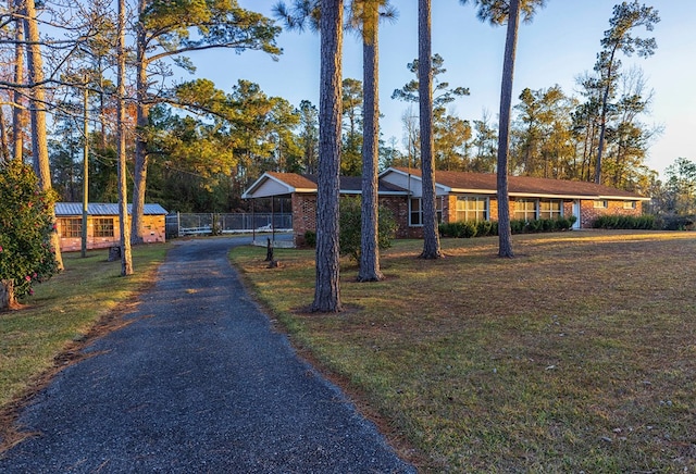 ranch-style house featuring a front lawn