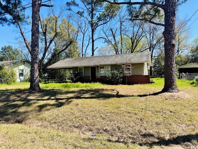 ranch-style house featuring brick siding and a front lawn