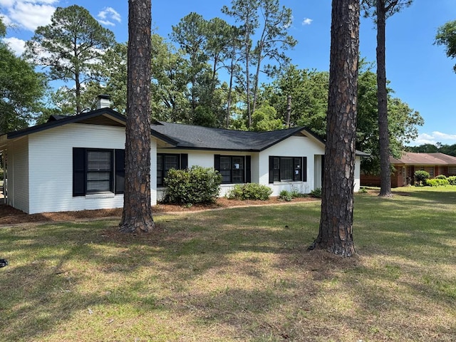ranch-style house with a front yard