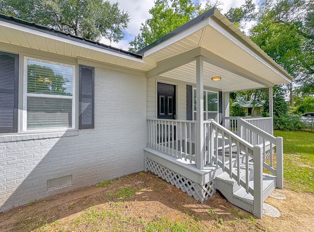 doorway to property featuring a porch