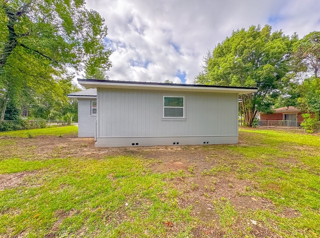 exterior space with a yard