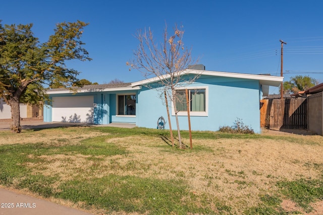 single story home featuring a garage and a front lawn