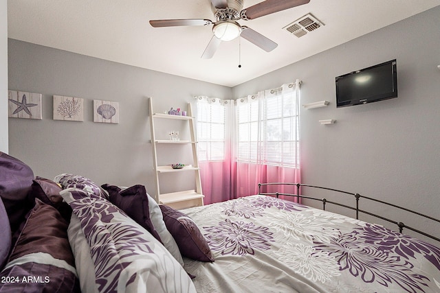 242 E Stonebridge Dr, Gilbert, AZ 85234 - bedroom featuring a ceiling fan