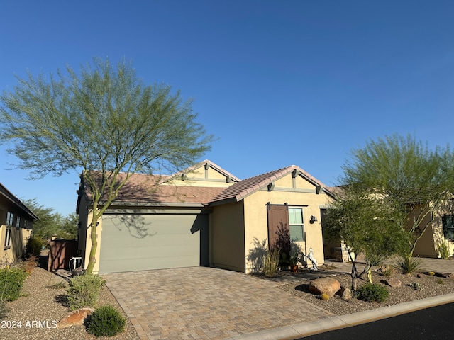 view of front facade featuring a garage