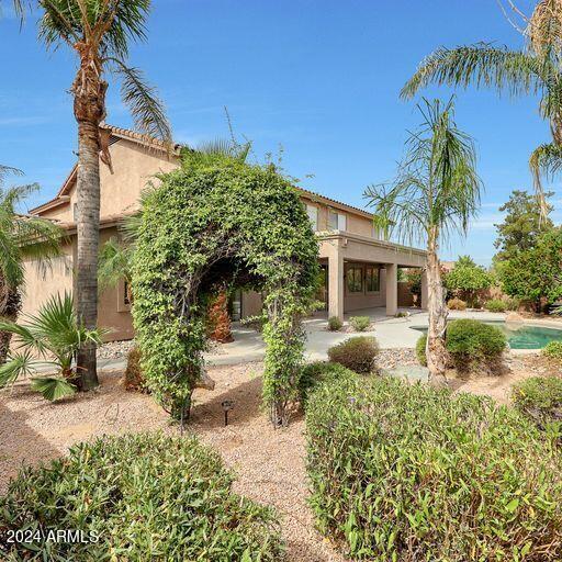 view of front of home featuring a patio