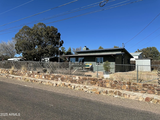 view of front of home with a fenced front yard