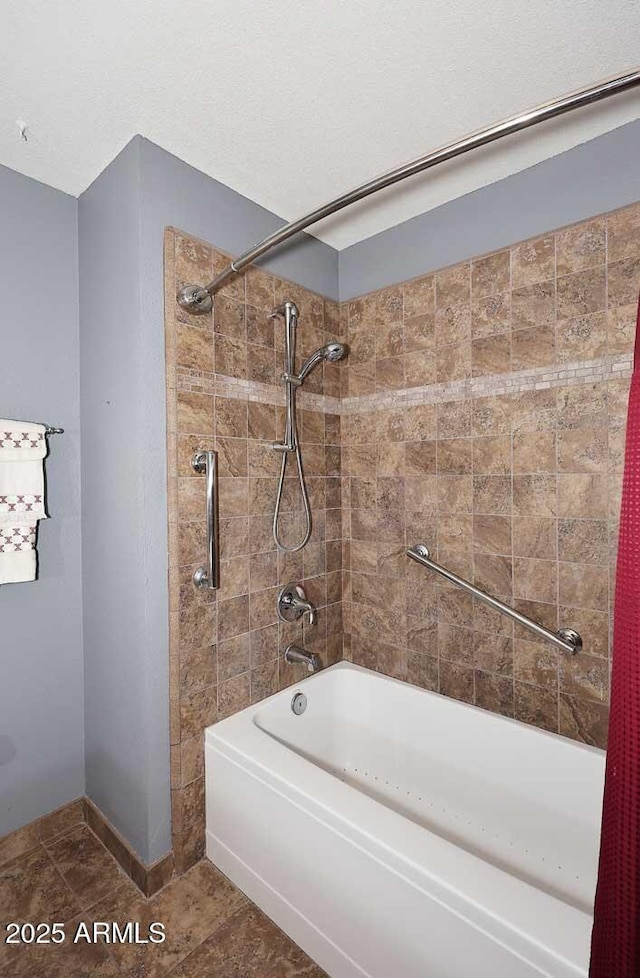 bathroom with tiled shower / bath combo