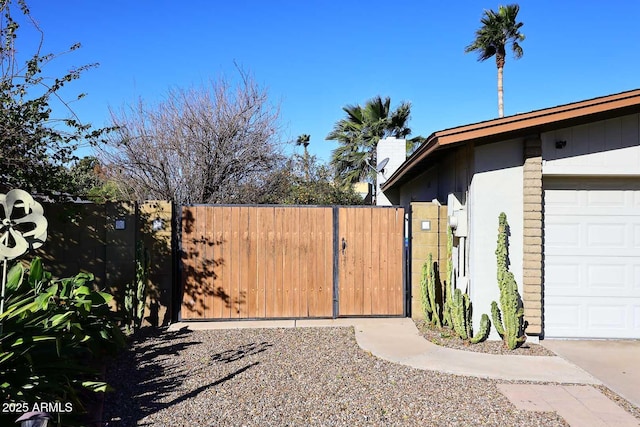 view of yard featuring a garage