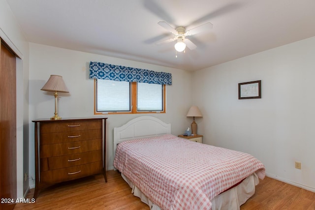 bedroom with light wood-type flooring, a closet, and ceiling fan