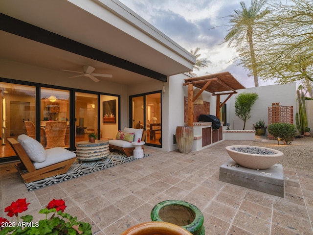 view of patio / terrace featuring an outdoor kitchen, ceiling fan, and grilling area