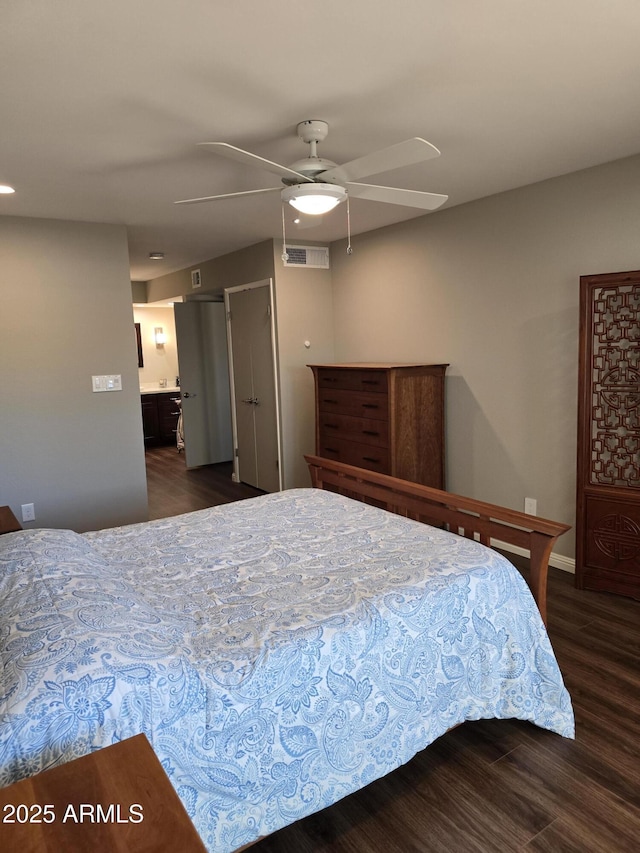 bedroom featuring wood finished floors, visible vents, and a ceiling fan