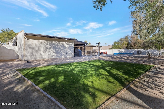 view of yard with a patio area