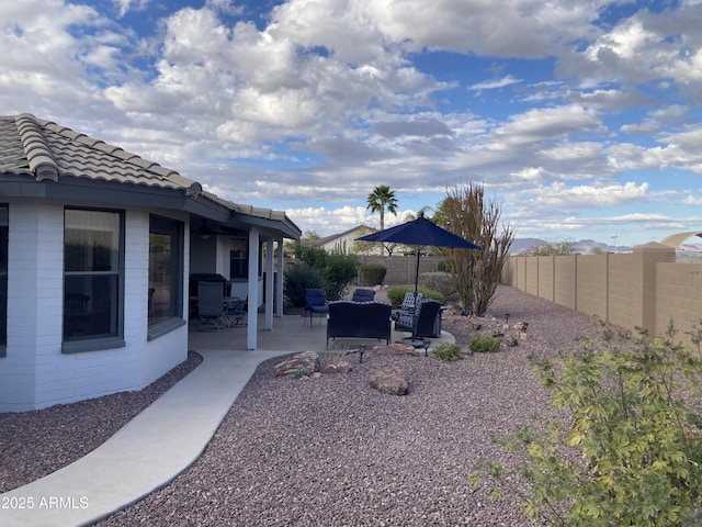 view of yard featuring a patio