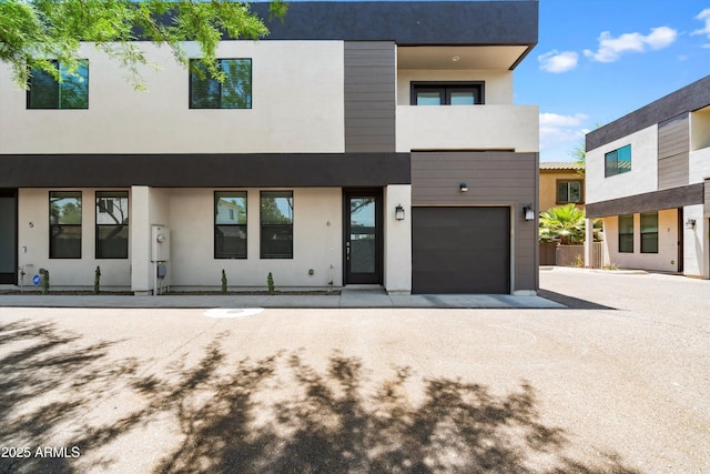 3010 N 37th St Unit 6, Phoenix, AZ 85018 - view of front of property with stucco siding and a garage