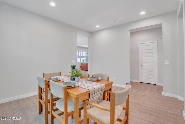 242 N Crosscreek Dr, Chandler, AZ 85225 - dining room with light wood-style flooring, baseboards, and recessed lighting