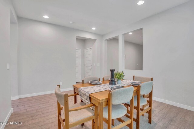 242 N Crosscreek Dr, Chandler, AZ 85225 - dining area featuring light wood-style flooring, recessed lighting, and baseboards