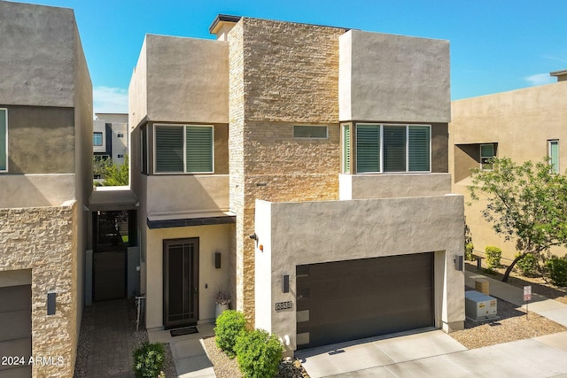 view of front facade featuring a garage