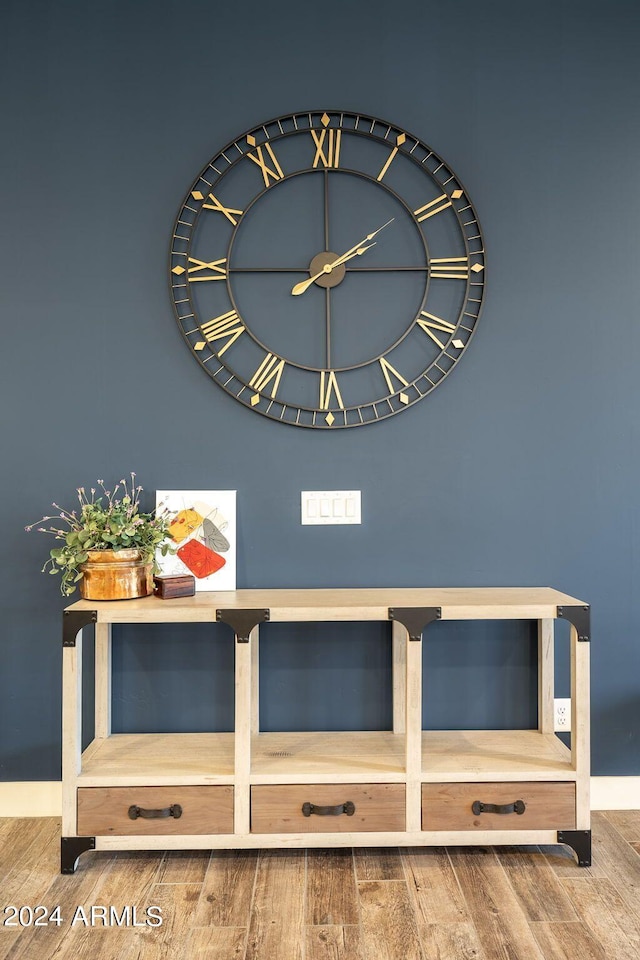 interior details with hardwood / wood-style floors