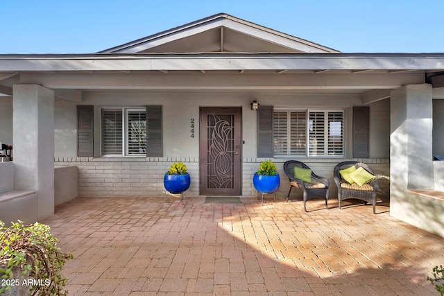 property entrance with covered porch