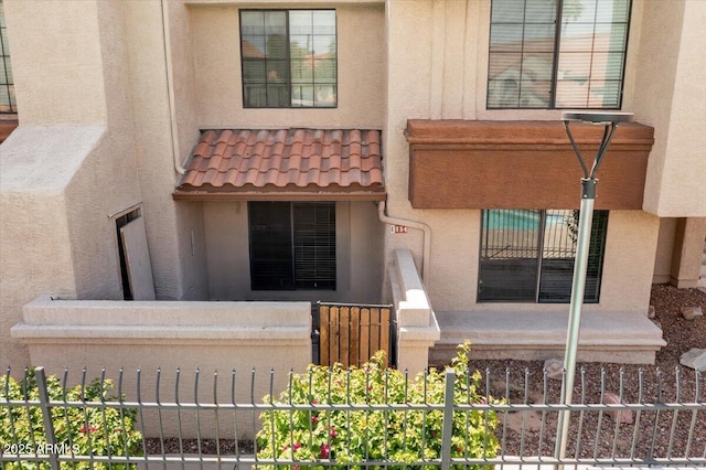 839 S Westwood Unit 154, Mesa, AZ 85210 - view of building exterior featuring a fenced front yard