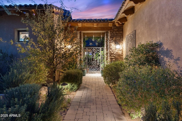 7846 E Wilderness Trl, Gold Canyon, AZ 85118 - property entrance featuring stone siding and stucco siding