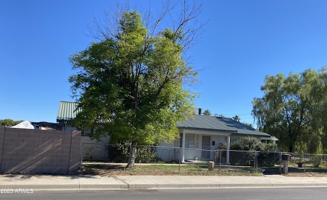 view of front of property