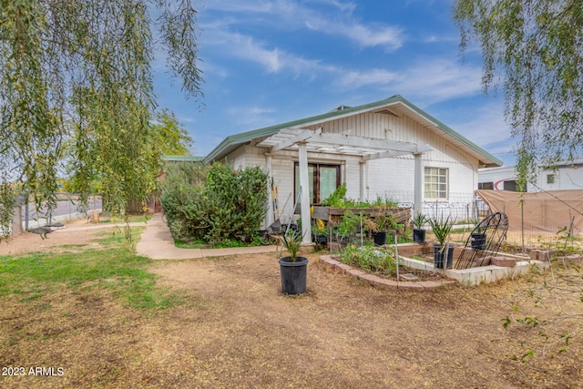 view of front of house featuring a pergola