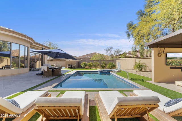 view of swimming pool with a pool with connected hot tub, a fenced backyard, a patio, and outdoor dining area