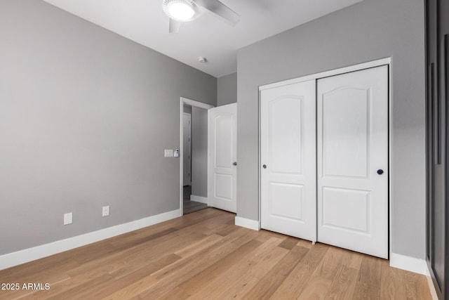 unfurnished bedroom featuring light wood finished floors, ceiling fan, a closet, and baseboards