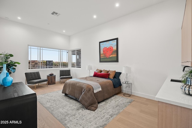 bedroom featuring visible vents, recessed lighting, light wood-style flooring, and baseboards