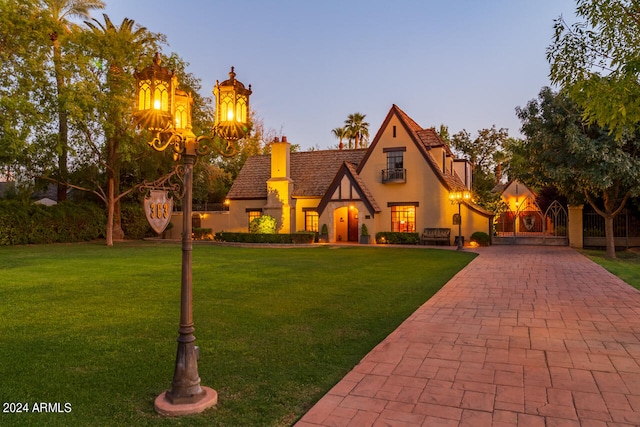 view of front of home featuring a yard