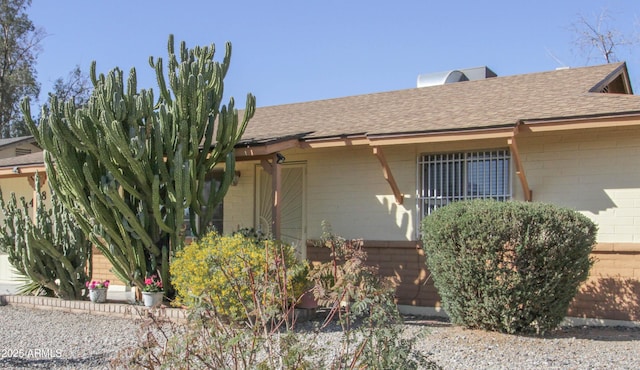 view of front of house with roof with shingles