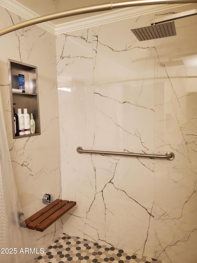 bathroom featuring tiled shower and crown molding