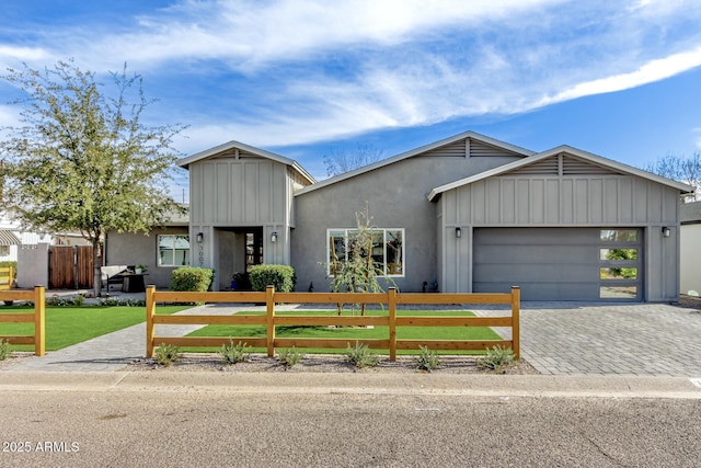 view of front of home featuring a garage and a front yard