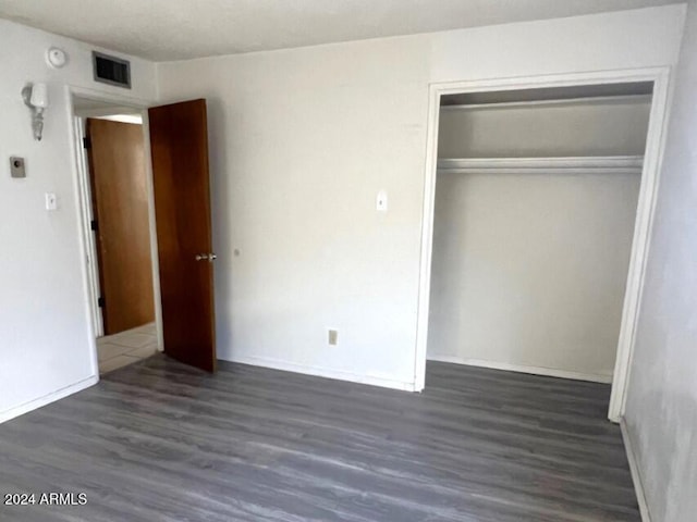 904 E Christmas Tree Ln, Pearce, AZ 85625 - unfurnished bedroom with a closet, wood finished floors, and baseboards