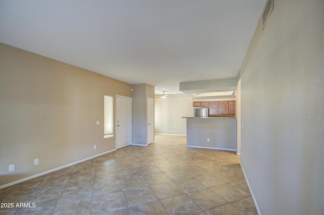 unfurnished room featuring visible vents, light tile patterned floors, a ceiling fan, and baseboards