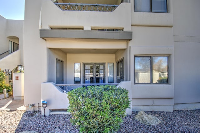 property entrance with stucco siding